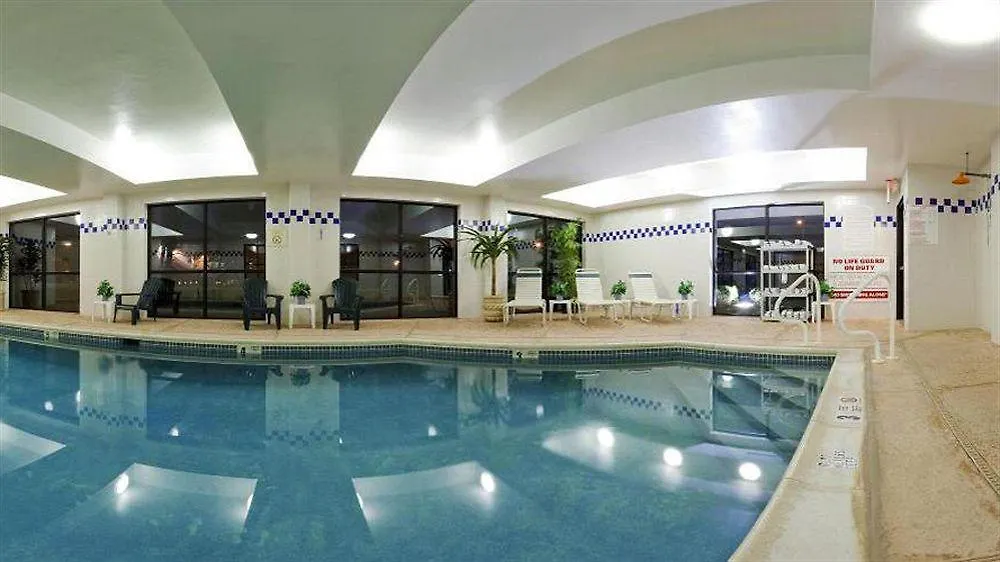 Holiday Inn Express Hotel & Suites Meadowlands Area By Ihg Carlstadt