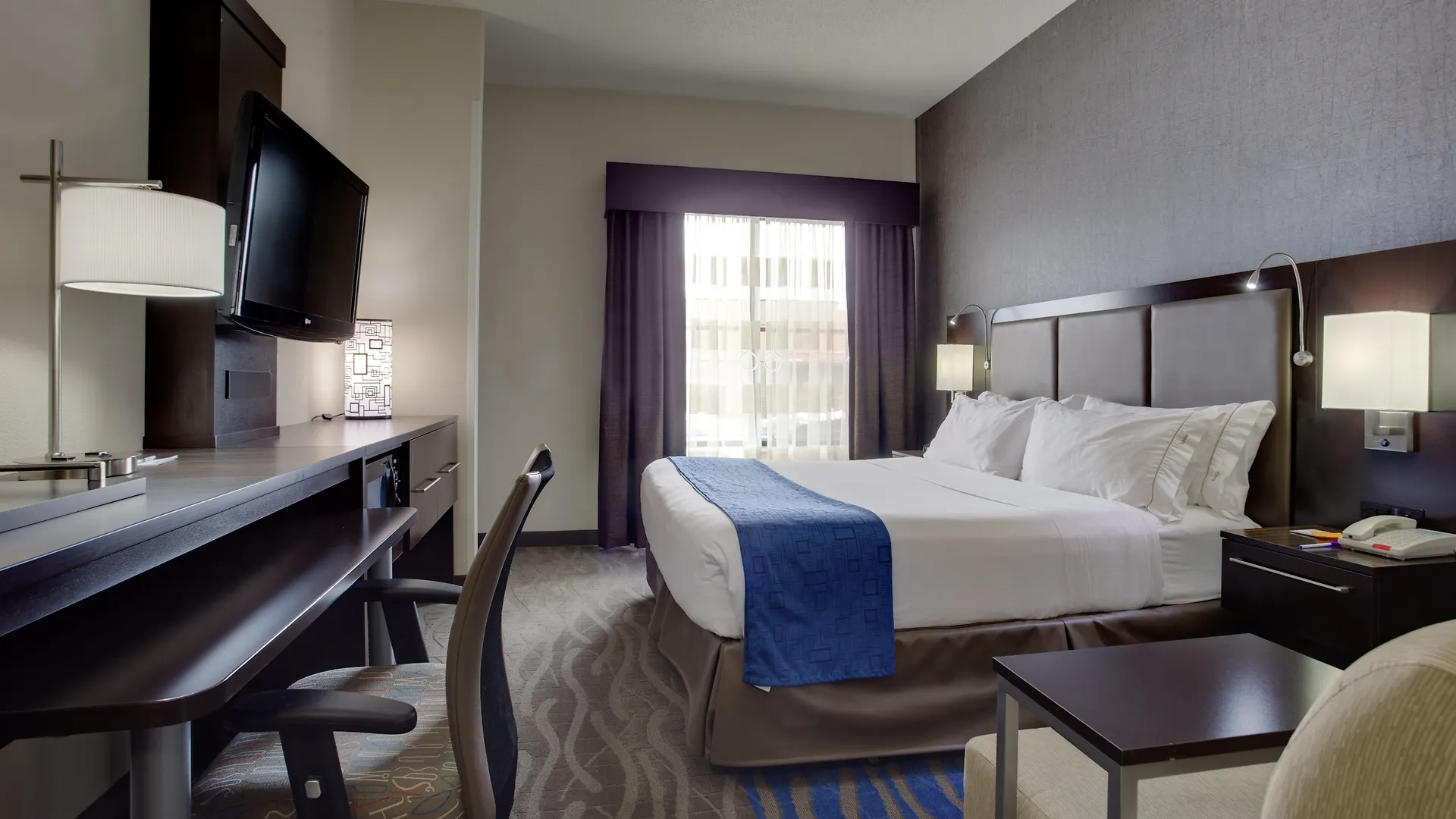 Holiday Inn Express Hotel & Suites Meadowlands Area By Ihg Carlstadt