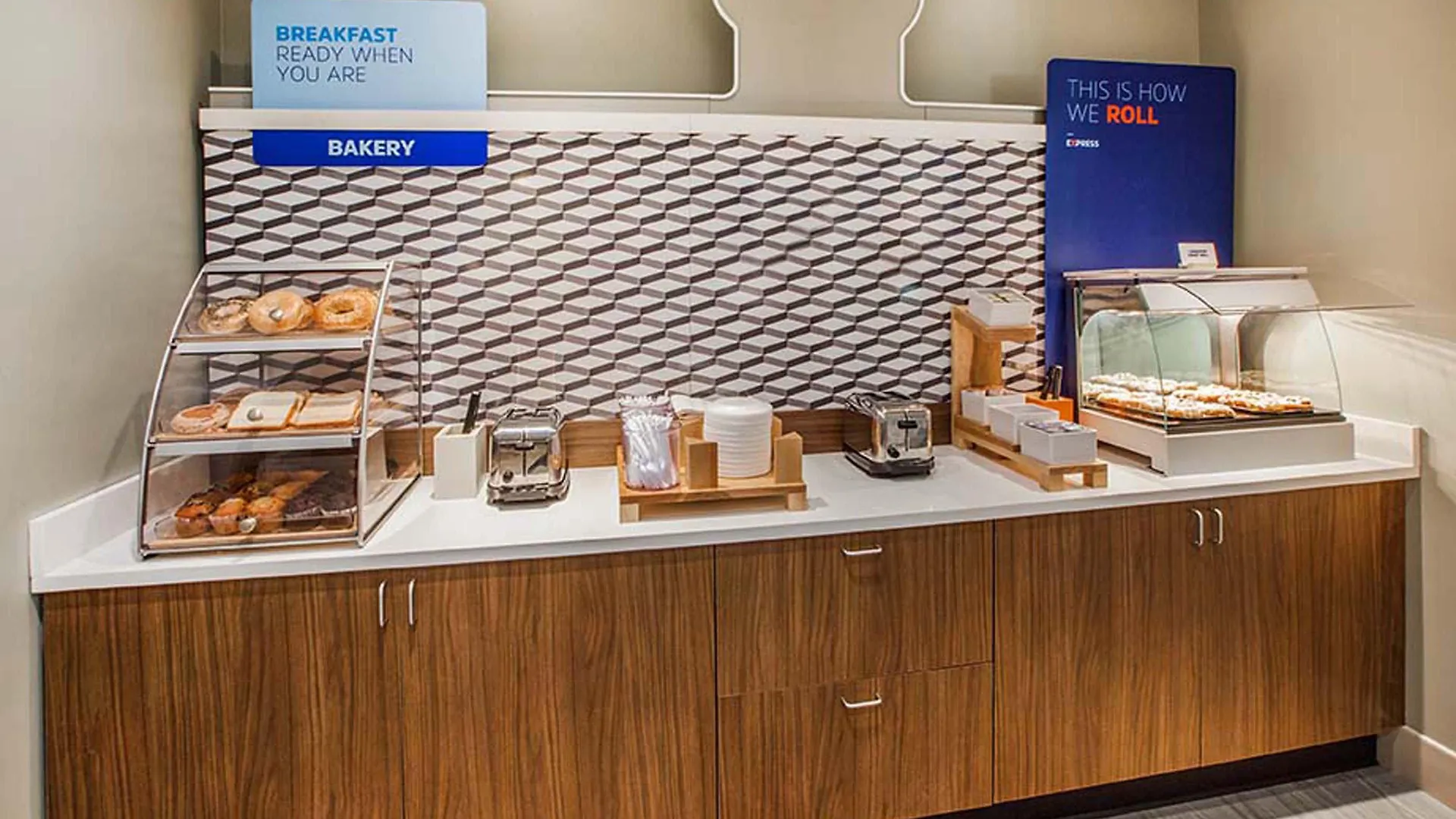 Holiday Inn Express Hotel & Suites Meadowlands Area By Ihg Carlstadt
