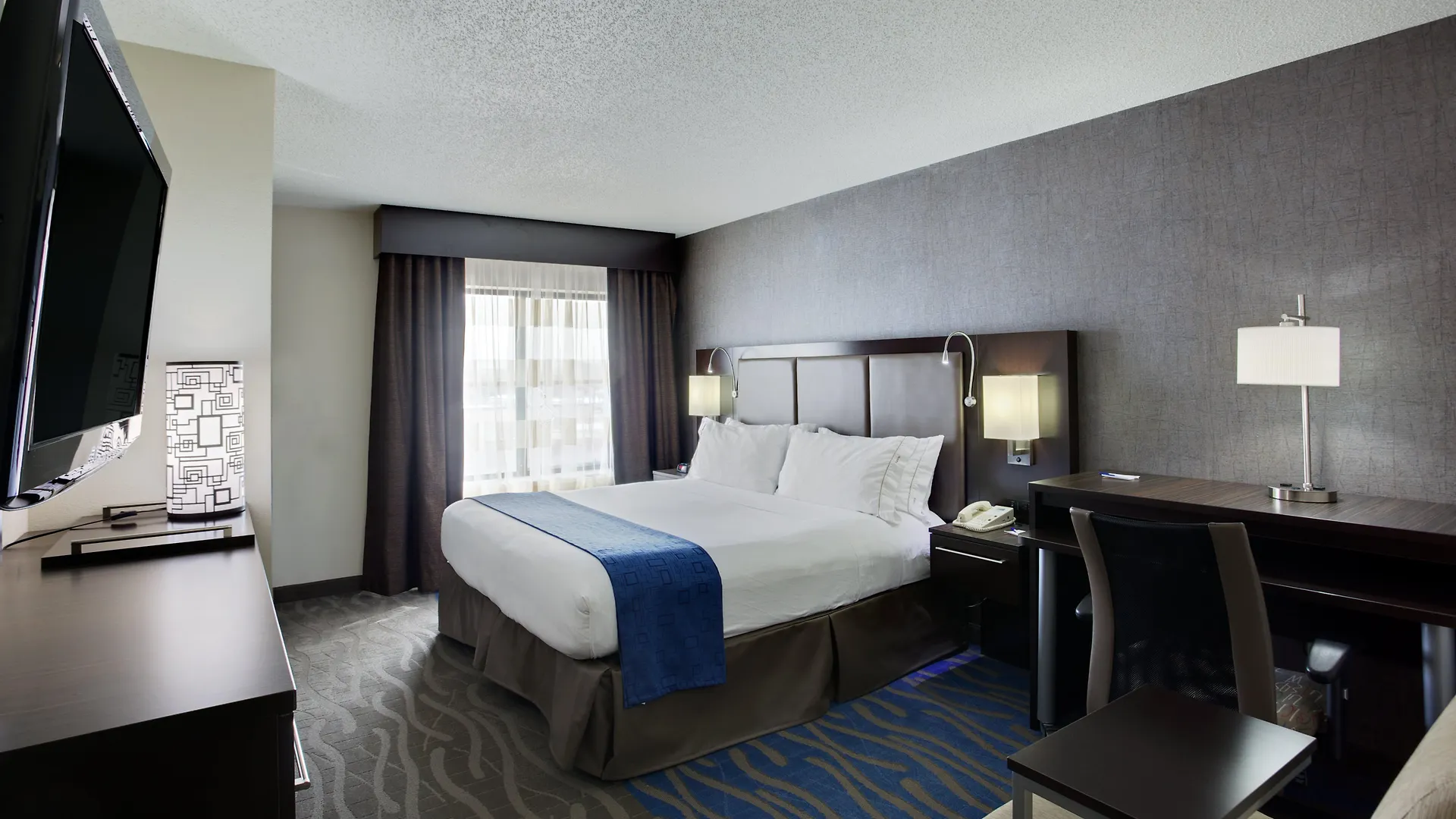 Holiday Inn Express Hotel & Suites Meadowlands Area By Ihg Carlstadt