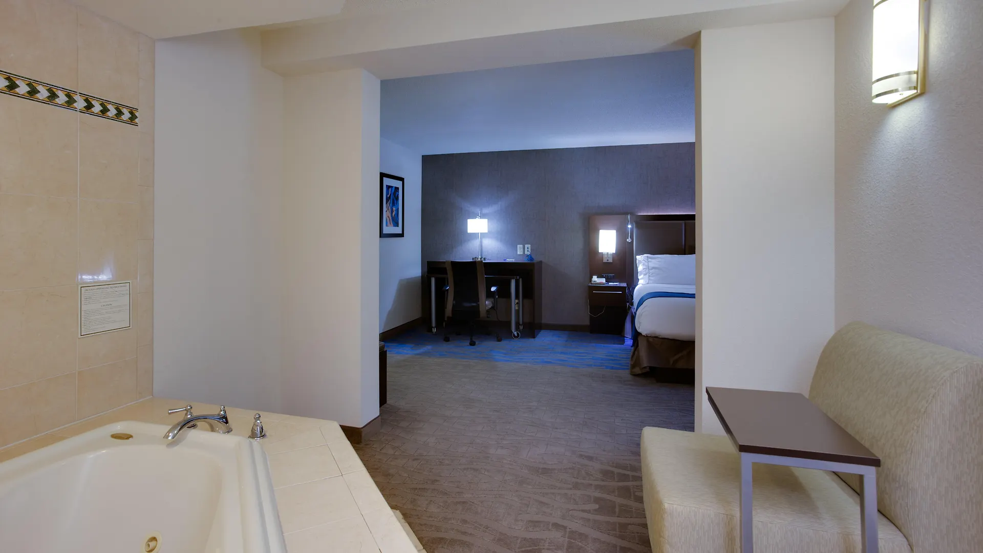 Holiday Inn Express Hotel & Suites Meadowlands Area By Ihg Carlstadt