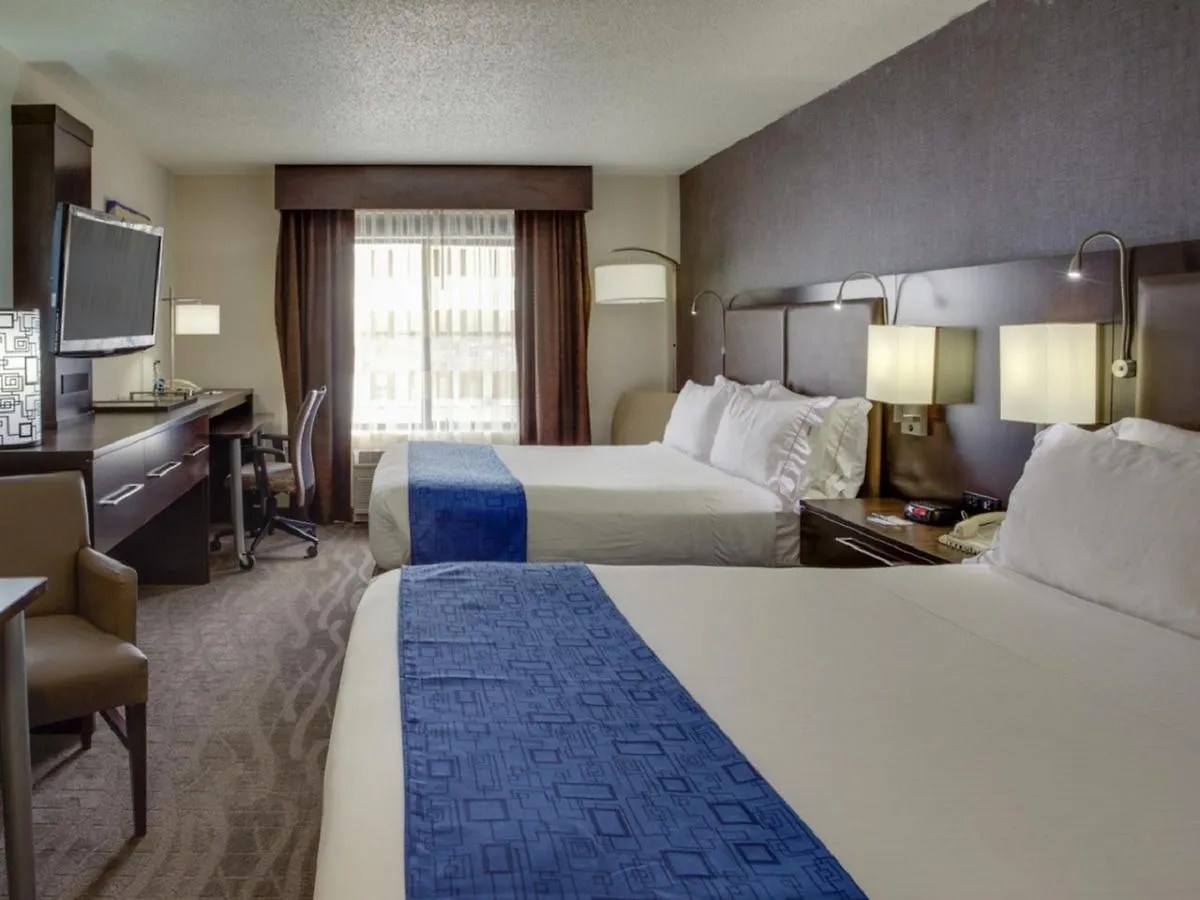 Holiday Inn Express Hotel & Suites Meadowlands Area By Ihg Carlstadt USA