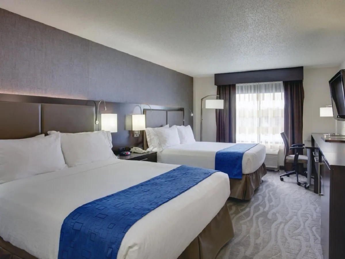 Holiday Inn Express Hotel & Suites Meadowlands Area By Ihg Carlstadt 3*,  USA